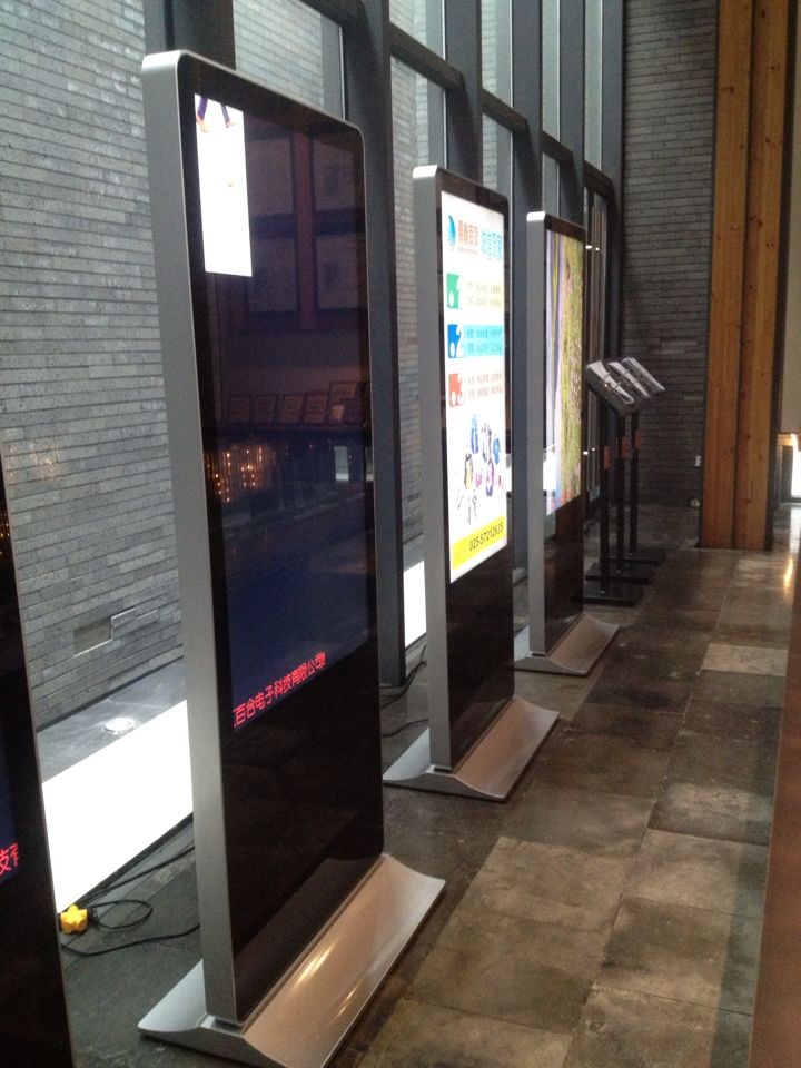 南京中航越府售楼部55寸立式液晶广告机